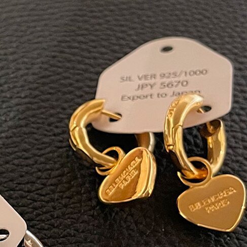 Charming Gold Earring for Any Occasion