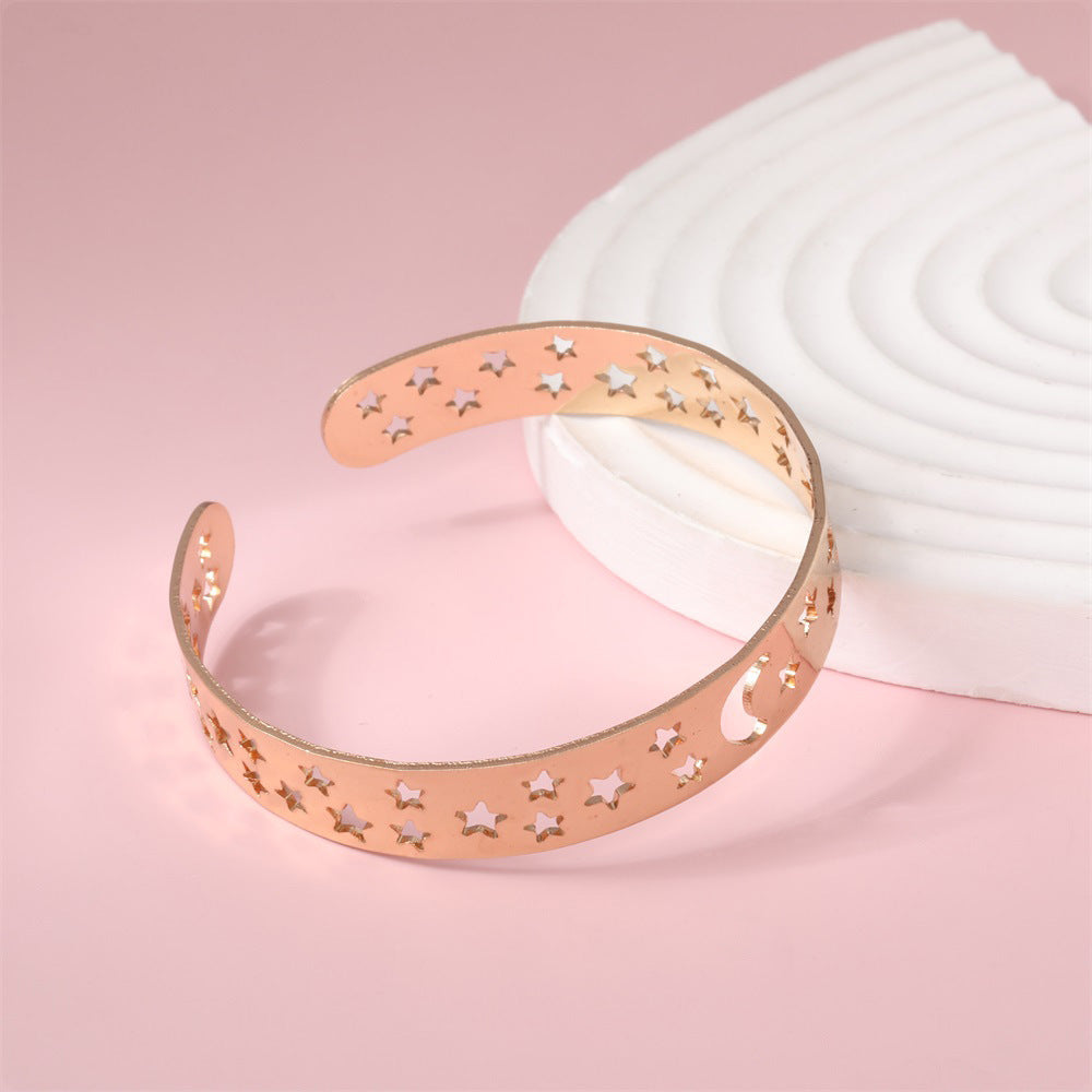 Romantic Gold Bracelet for Special Moments