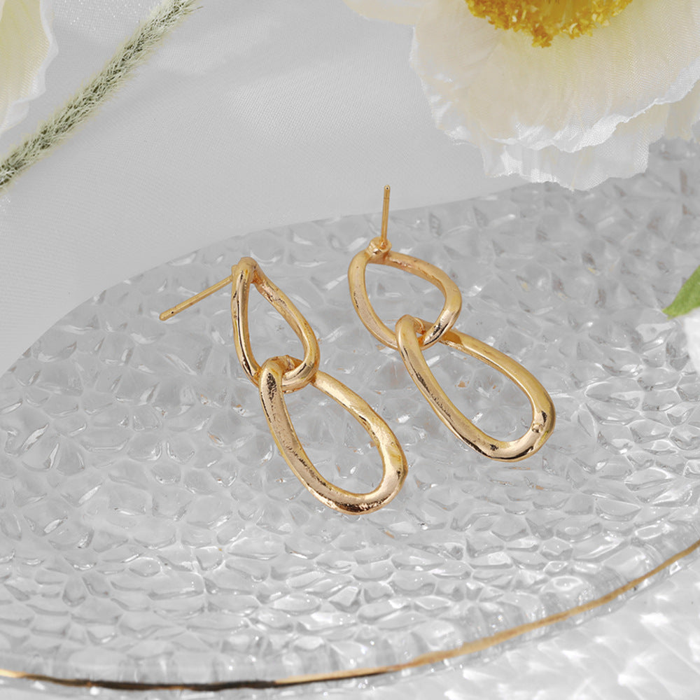 Classic Gold Earring with Timeless Appeal