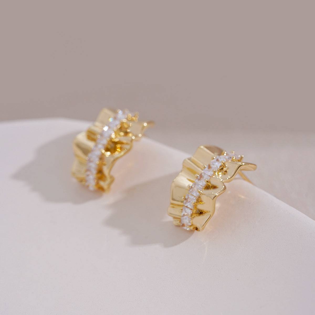 Elegant Gold Earring for Every Occasion
