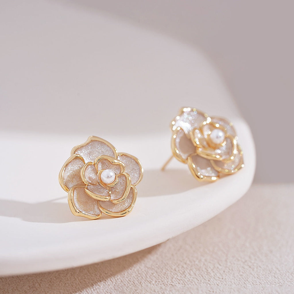 Beautiful Pearl Earring with Unique Style