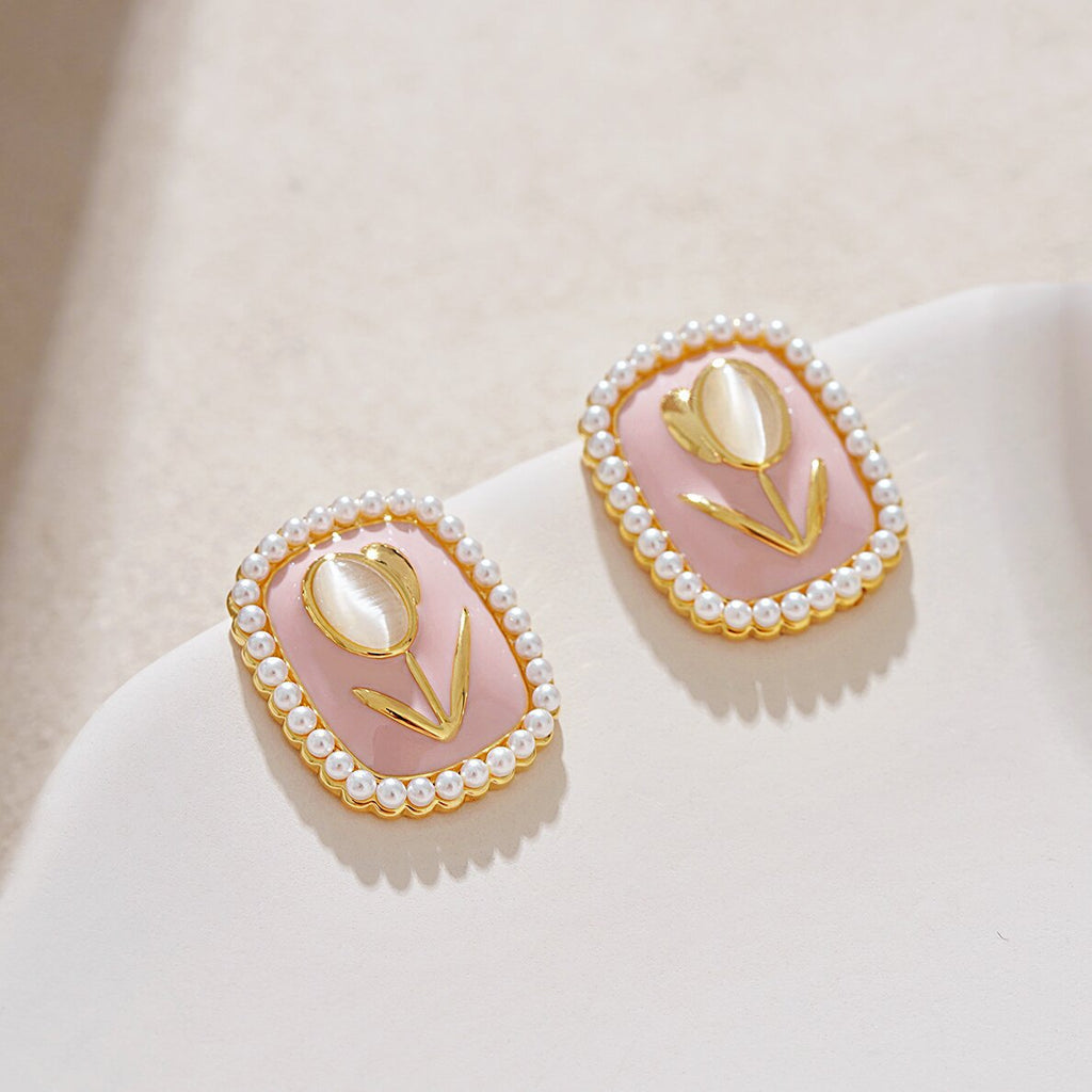 Classic Pearl Earring with Timeless Appeal