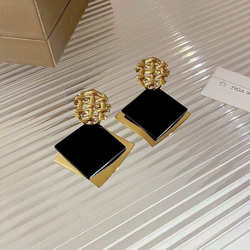 Classic Earring with Timeless Appeal