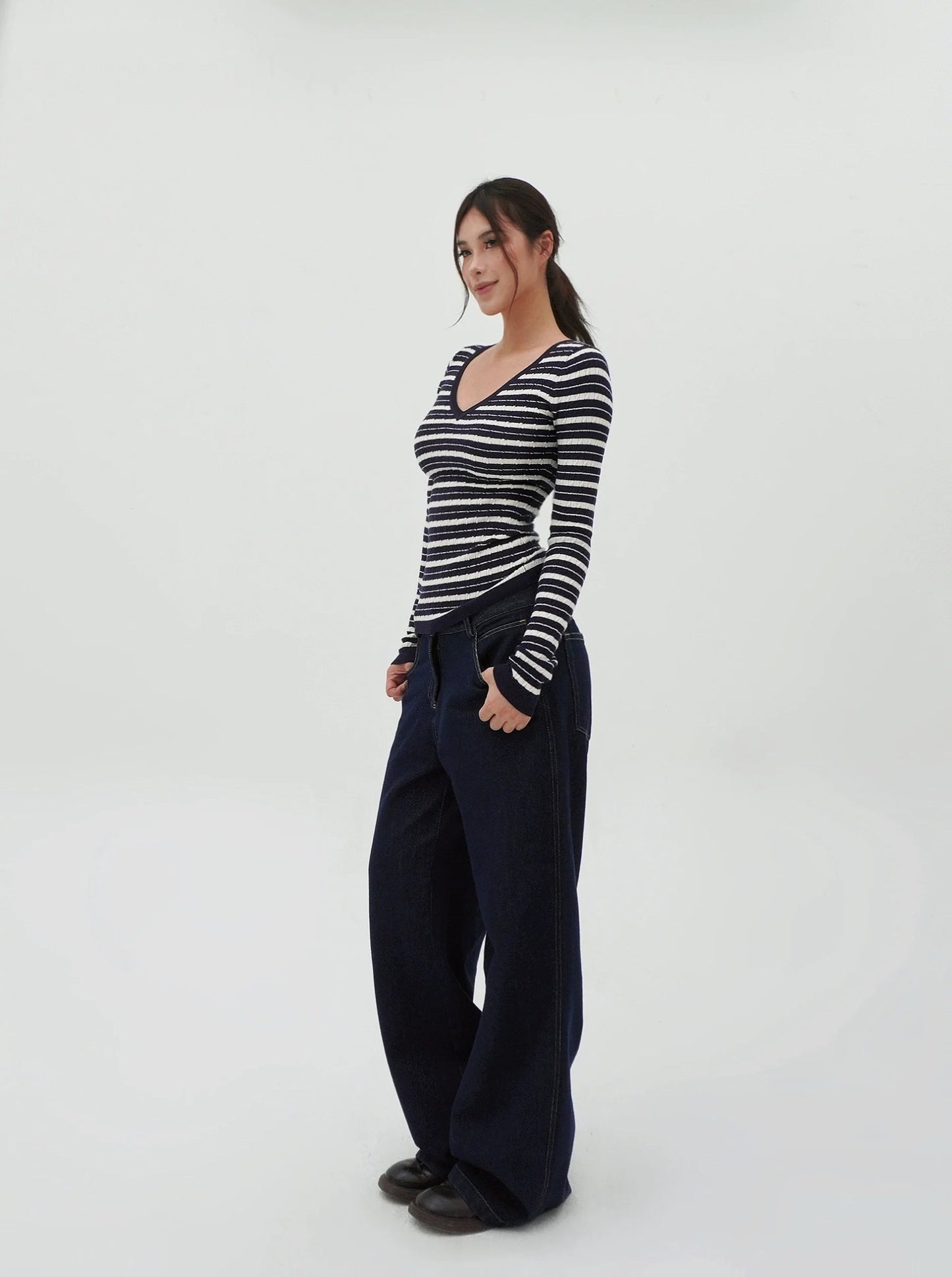 Low V-neck Slim-fit Long Sleeve Sweater