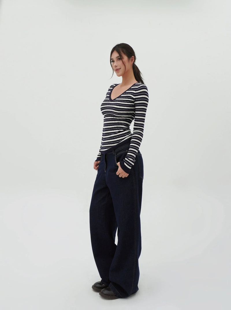 Low V-neck Slim-fit Long Sleeve Sweater