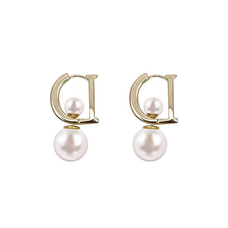 Romantic Gold Earring for Special Moments