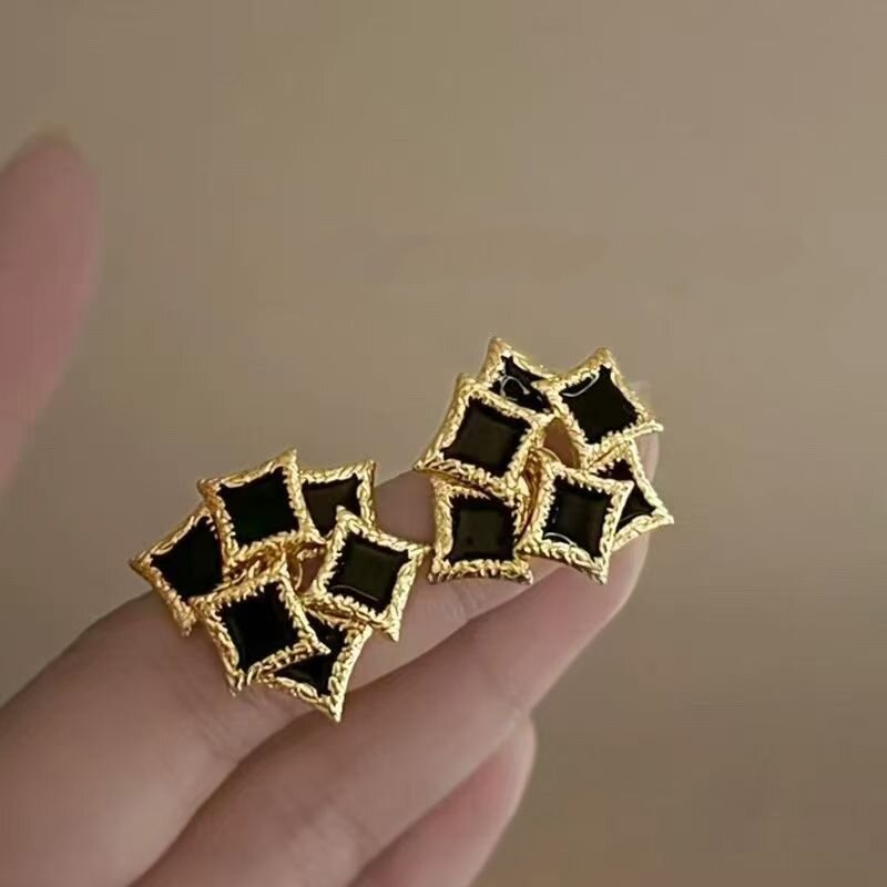 Elegant Gold Earring for Every Occasion