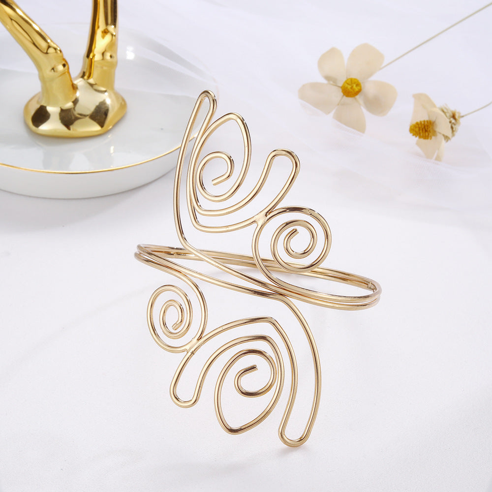 Romantic Gold Bracelet for Special Moments