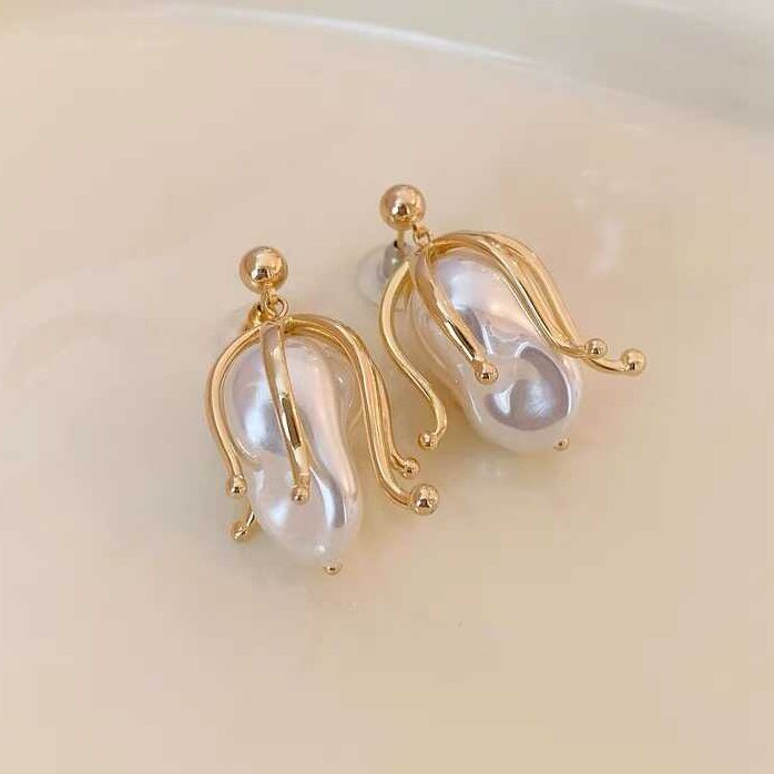 Charming Pearl Earring for Any Occasion