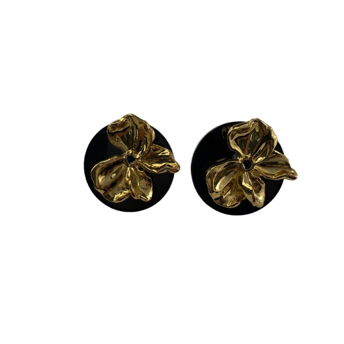 Elegant Gold Earring for Every Occasion