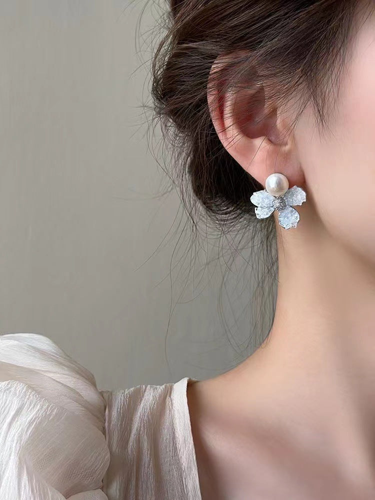 Charming Pearl Earring for Any Occasion
