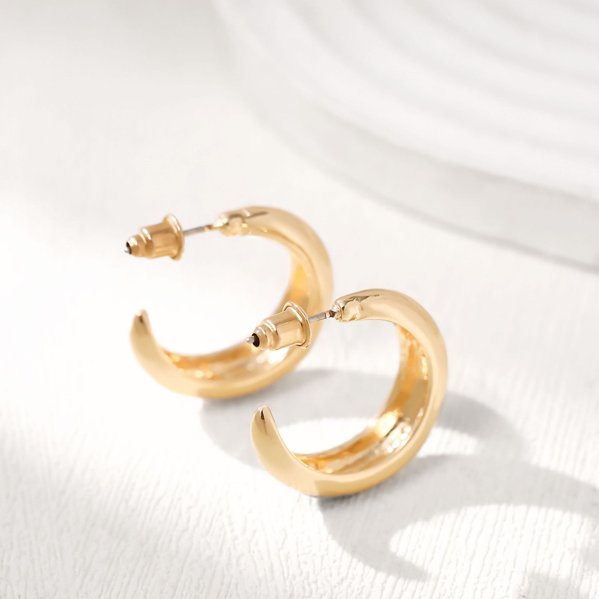 Classic Gold Earring with Timeless Appeal
