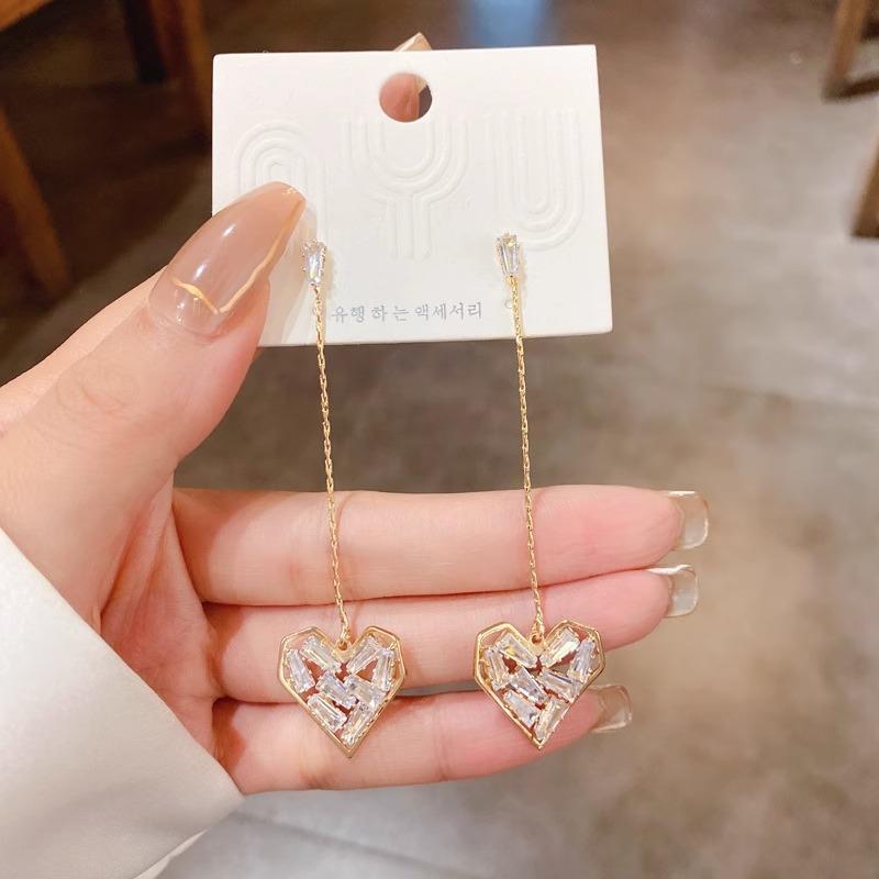 Charming Earring for Any Occasion