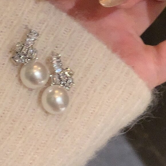 Stunning Pearl Earring for Daily Wear