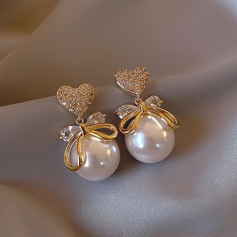 Classic Pearl Earring with Timeless Appeal