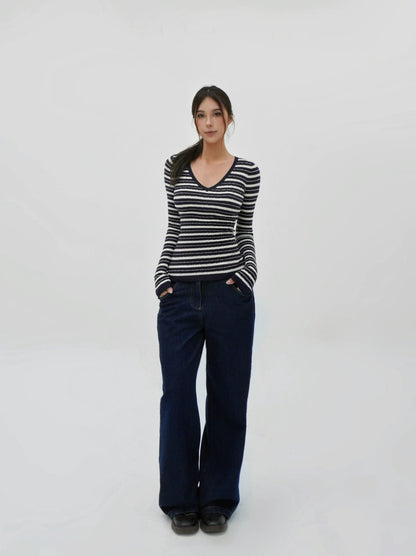 Low V-neck Slim-fit Long Sleeve Sweater