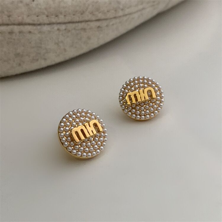 Charming Pearl Earring for Any Occasion