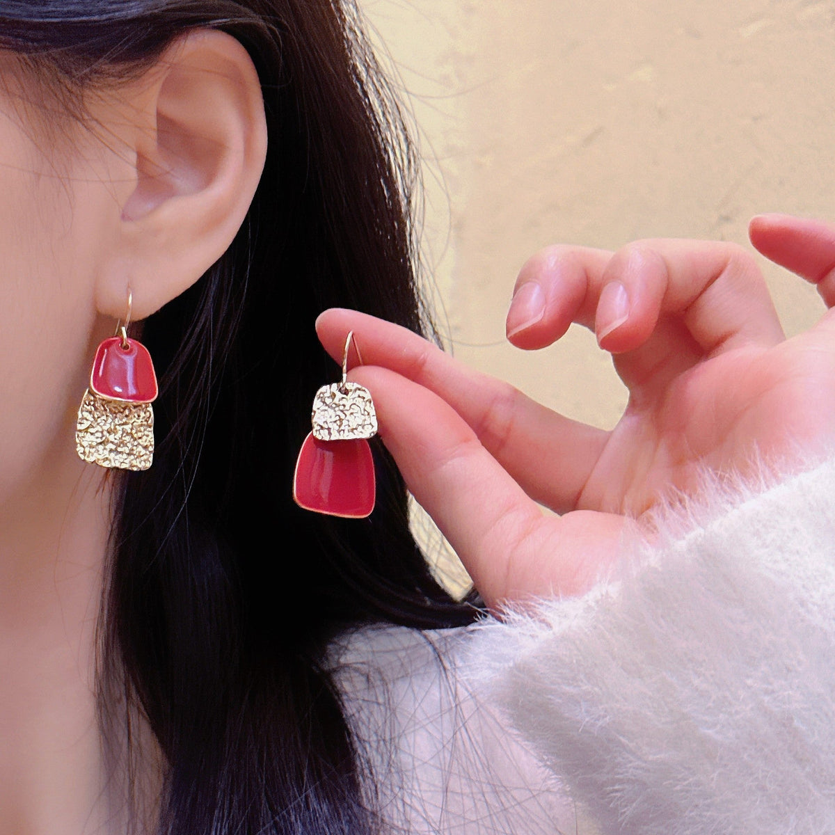 Romantic Gold Earring for Special Moments