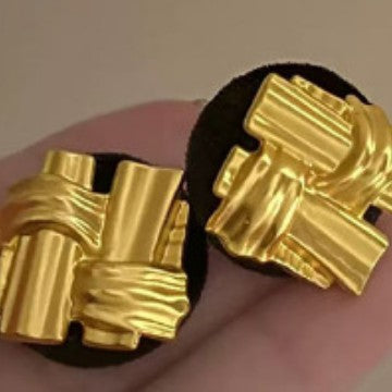 Elegant Gold Earring for Every Occasion