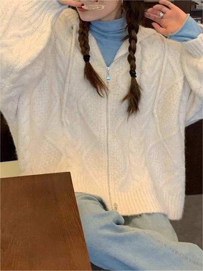 Classic Oversized White Cardigan With Hood and Zip